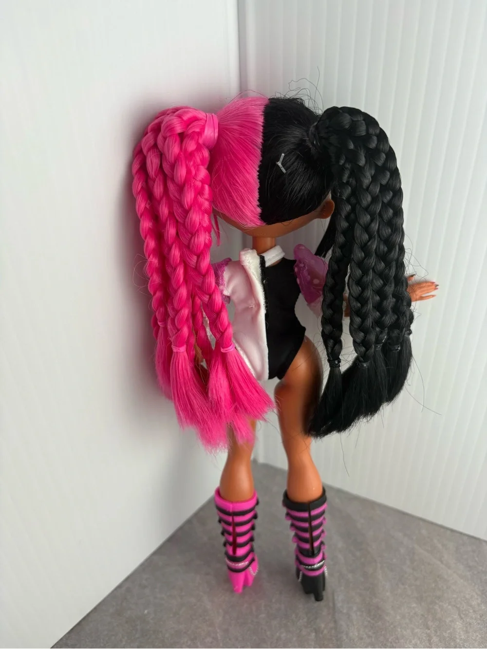 L.O.L. Surprise OMG Remix Rock Metal Chick Doll Clothes and Boots